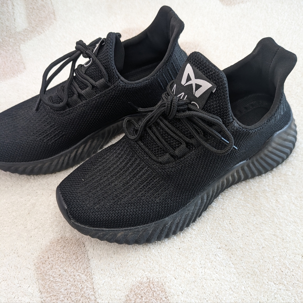 MLO running shoes